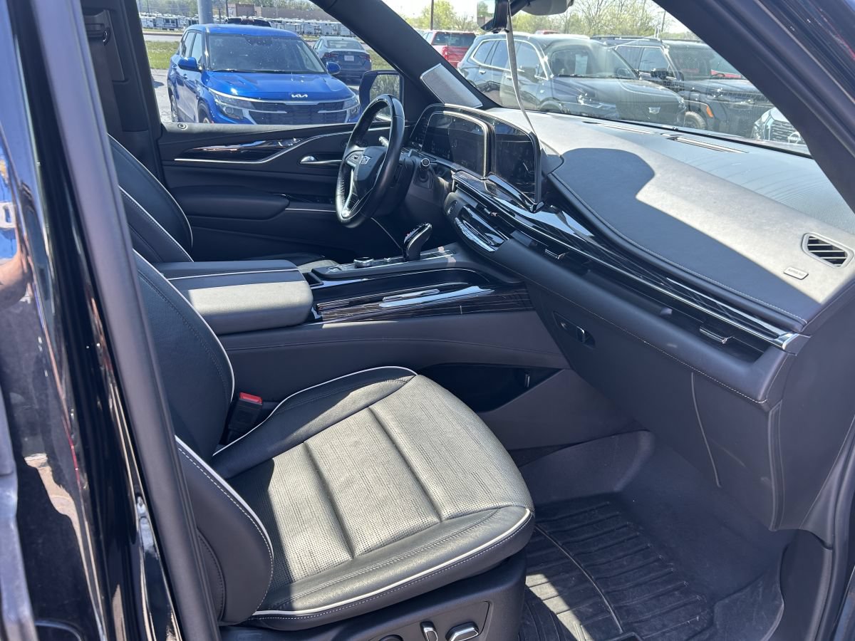 Used 2022 Cadillac Escalade ESV Sport w/ Touring Package AWD/4WD image 12