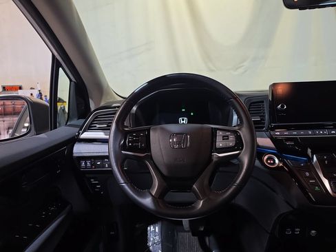 Certified 2025 Honda Odyssey Touring image 11