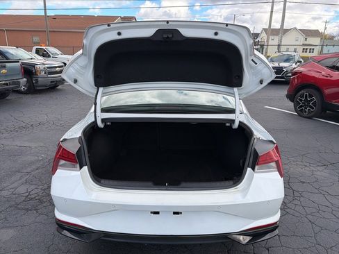 Used 2022 Hyundai Elantra Limited image 17