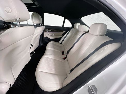 Used 2017 Mercedes-Benz E 300 4MATIC image 26