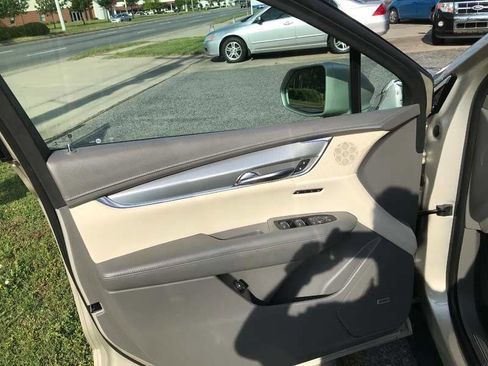 Used 2017 Cadillac XT5 Premium Luxury w/ Driver Assist Package image 8