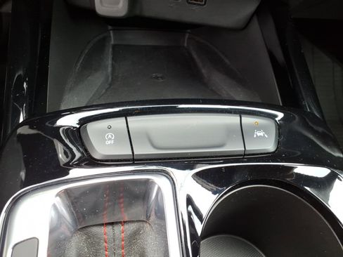 Used 2024 Chevrolet Trax RS w/ Sunroof Package FWD image 19
