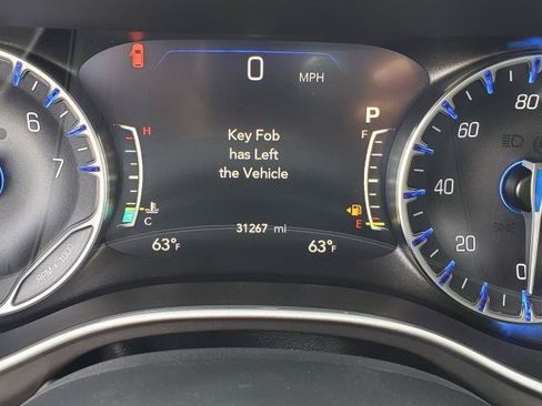 Used 2025 Chrysler Pacifica Select FWD image 11