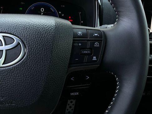 Used 2025 Toyota Camry SE w/ Convenience Package image 34