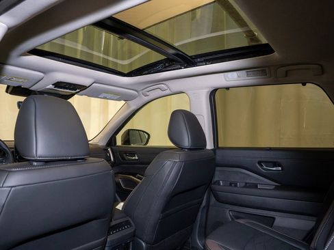 New 2025 Nissan Pathfinder Platinum w/ Lighting Package (N92) image 16