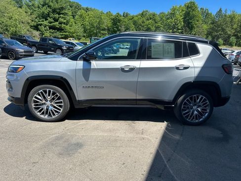 Used 2023 Jeep Compass Limited w/ Elite Group AWD/4WD image 3