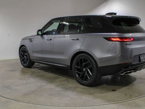 Used 2025 Land Rover Range Rover Sport SE AWD/4WD image 3
