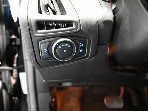 Used 2018 Ford Focus SE image 23