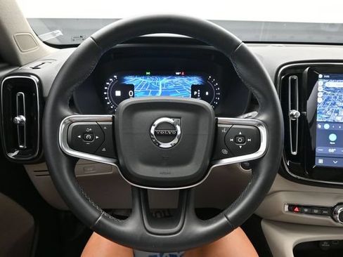 Used 2024 Volvo XC40 B5 Plus AWD/4WD image 23
