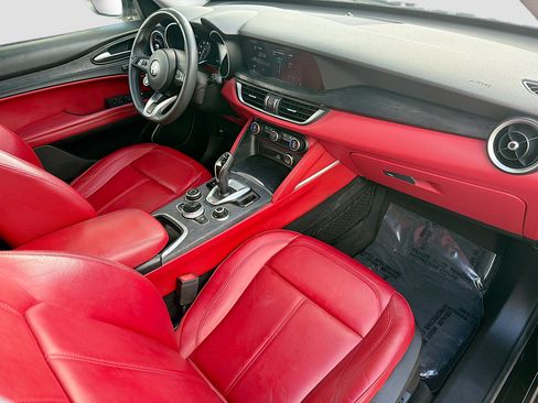 Used 2020 Alfa Romeo Stelvio image 15
