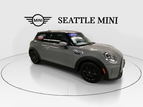 Used 2023 MINI Cooper 2-Door Hardtop image 13