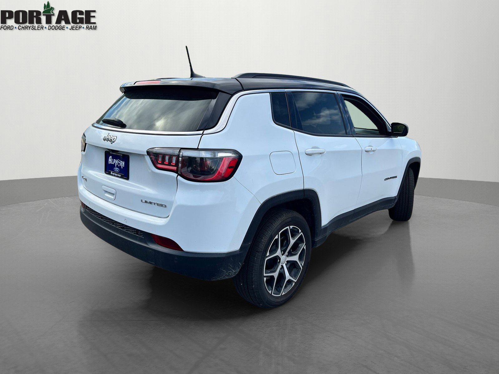Used 2024 Jeep Compass Limited AWD/4WD image 3