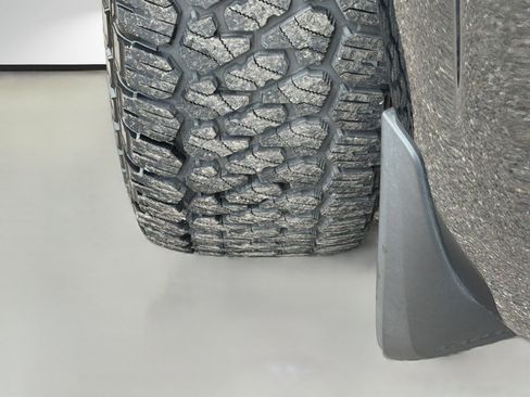 Used 2022 Nissan Frontier SV w/ Technology Package image 40