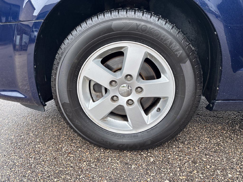 Used 2012 Dodge Grand Caravan SXT FWD image 27