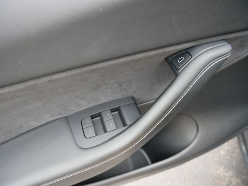Used 2022 Tesla Model Y Performance AWD/4WD image 18