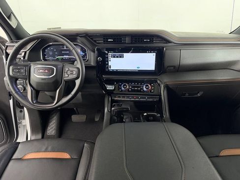Used 2024 GMC Sierra 1500 AT4 w/ Technology Package AWD/4WD image 14