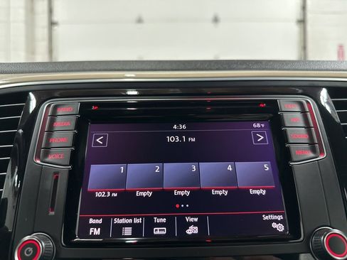 Used 2019 Volkswagen Beetle 2.0T SE image 30