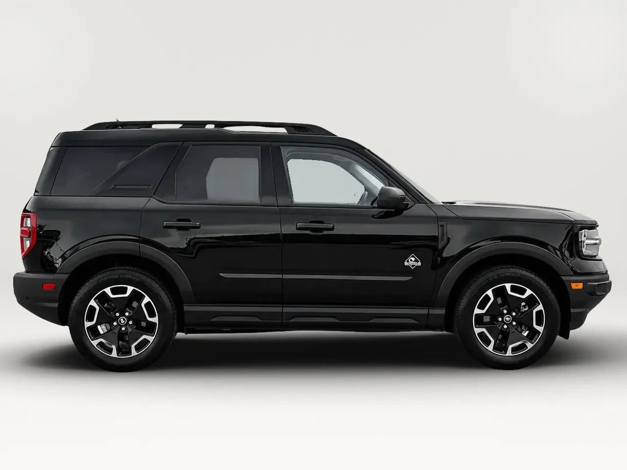 Used 2023 Ford Bronco Sport Outer Banks w/ Tech Package AWD/4WD image 2
