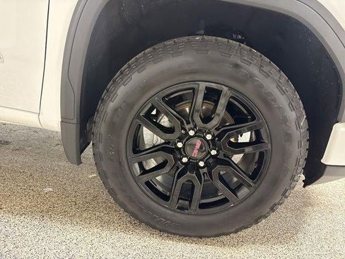 Used 2025 GMC Sierra 1500 Elevation image 31