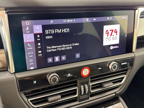 Certified 2026 Porsche Macan AWD/4WD image 22