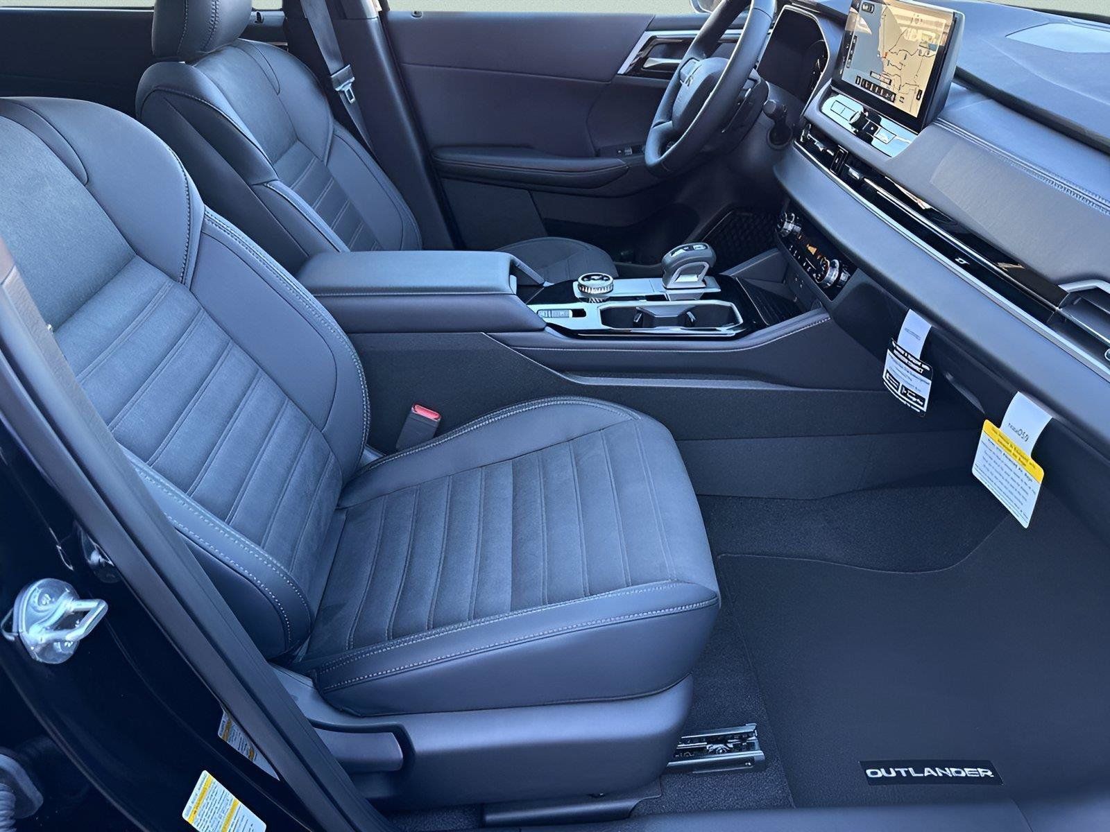 Used 2025 Mitsubishi Outlander SE AWD/4WD image 27