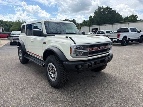 New 2026 Ford Bronco Outer Banks w/ Sasquatch Package AWD/4WD image 4