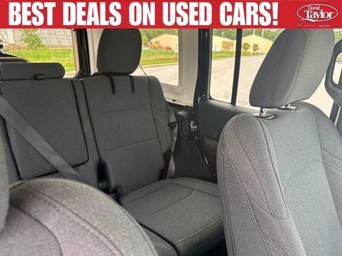 Used 2025 Jeep Wrangler Unlimited Sahara AWD/4WD image 28