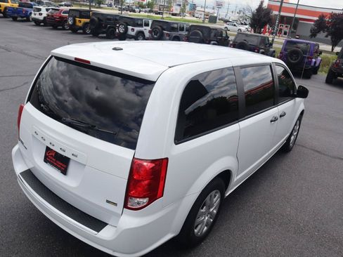 Used 2019 Dodge Grand Caravan SE w/ UConnect Hands-Free Group FWD image 24