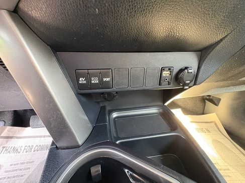 Used 2018 Toyota RAV4 LE Plus image 19