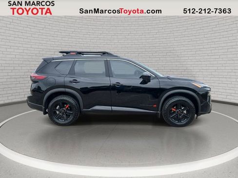 Used 2025 Nissan Rogue SV image 4