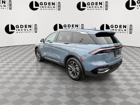 Used 2025 Lincoln Nautilus Premier image 6