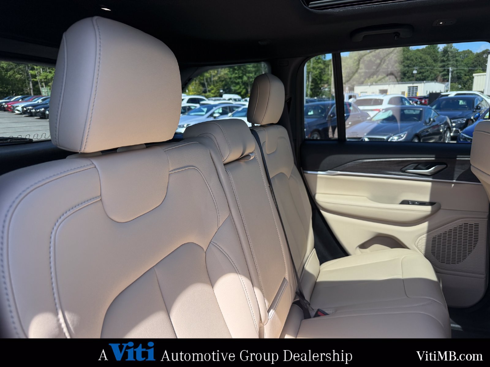 Used 2023 Jeep Grand Cherokee Limited AWD/4WD image 27