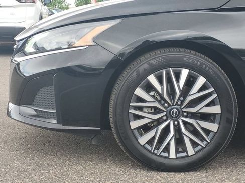 Certified 2025 Nissan Altima 2.5 SV FWD image 6