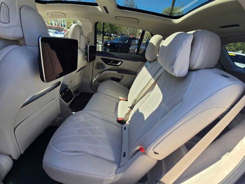 New 2026 Mercedes-Benz EQS 550 4MATIC SUV image 21