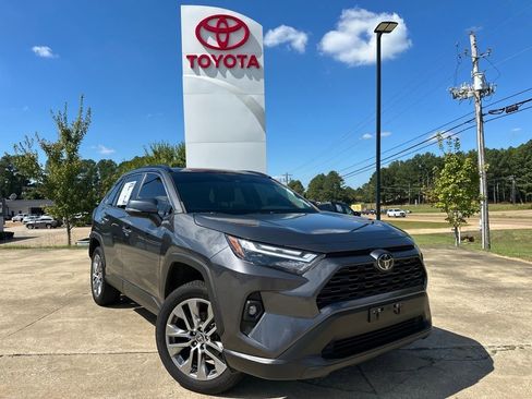 Used 2022 Toyota RAV4 XLE Premium image 1