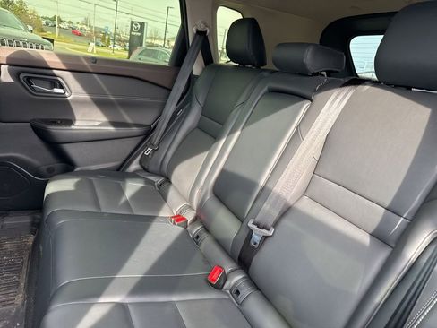 Used 2023 Nissan Rogue SV w/ SV Premium B Package image 10