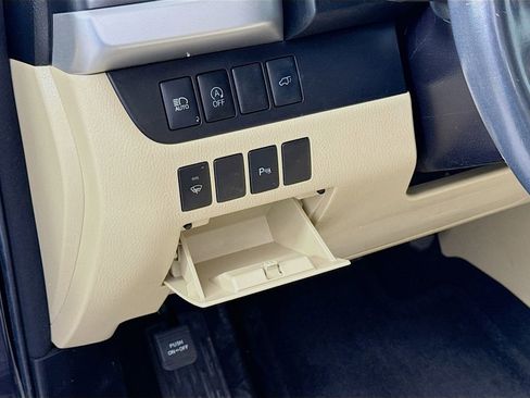 Used 2018 Toyota Highlander Limited image 10