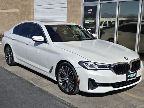 Used 2022 BMW 530i xDrive w/ Premium Package image 7