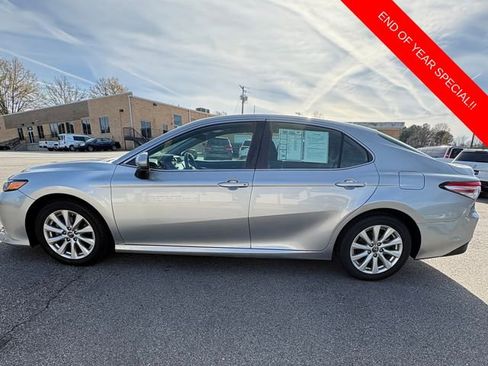 Used 2019 Toyota Camry LE image 4