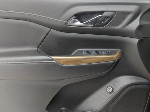 Used 2020 GMC Acadia SLE w/ Driver Convenience Package image 12