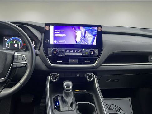 Used 2024 Toyota Grand Highlander XLE image 10