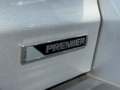 Used 2018 Chevrolet Suburban Premier AWD/4WD image 14