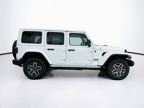 Used 2025 Jeep Wrangler Unlimited Sahara AWD/4WD image 10
