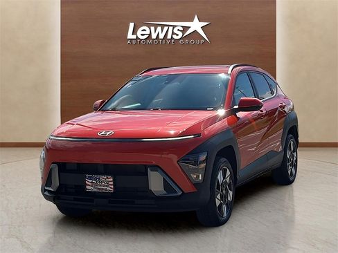 Used 2025 Hyundai Kona SEL image 2