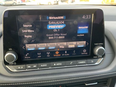 Used 2024 Nissan Rogue SV image 36