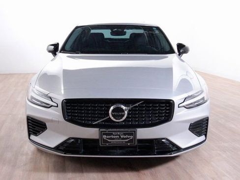 Certified 2023 Volvo S60 T8 Plus image 2