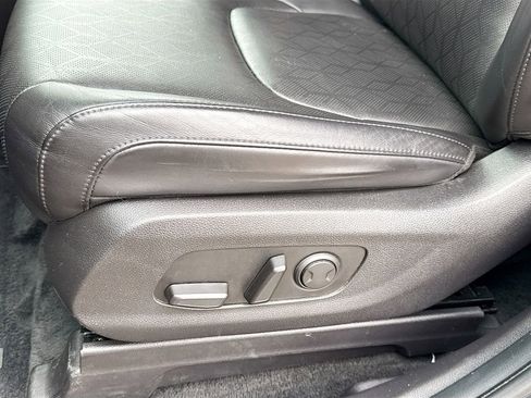 Used 2023 Kia Carnival LX image 24