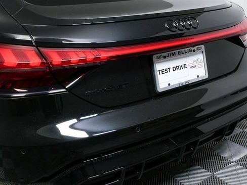 Used 2023 Audi e-tron GT Prestige image 34