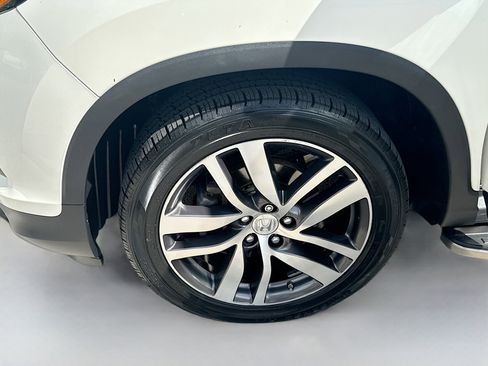 Certified 2018 Honda Pilot Touring image 39