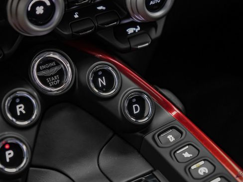 Used 2019 Aston Martin V8 Vantage Coupe RWD image 66